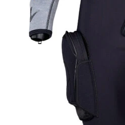 Combinaison DYNAFLEX AQUALUNG 7mm à Cagoule Homme 6 Combinaison DYNAFLEX AQUALUNG 7mm à Cagoule Homme -Plongée Soldes Boutique dynaflex 2023 cagoule detail